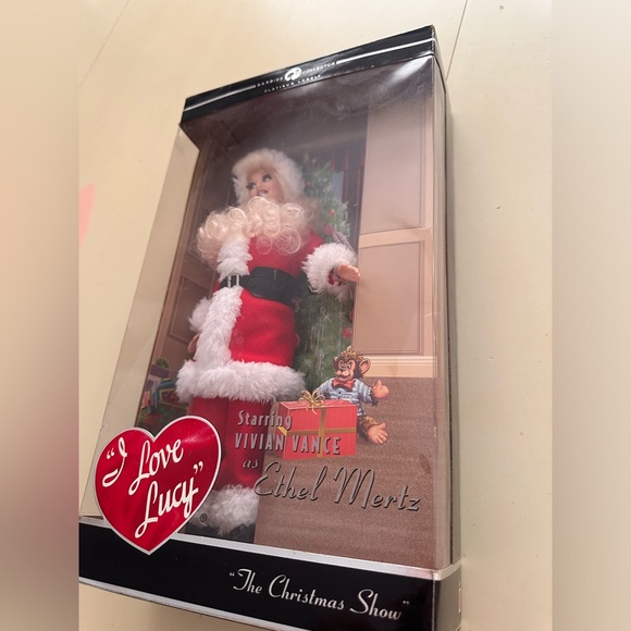 I Love Lucy ETHEL MERTZ SANTA BARBIE DOLL Christmas Show PLATINUM Label (2007) - Picture 2 of 9
